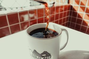 Pour-the-Espresso-into-the-Mug-1