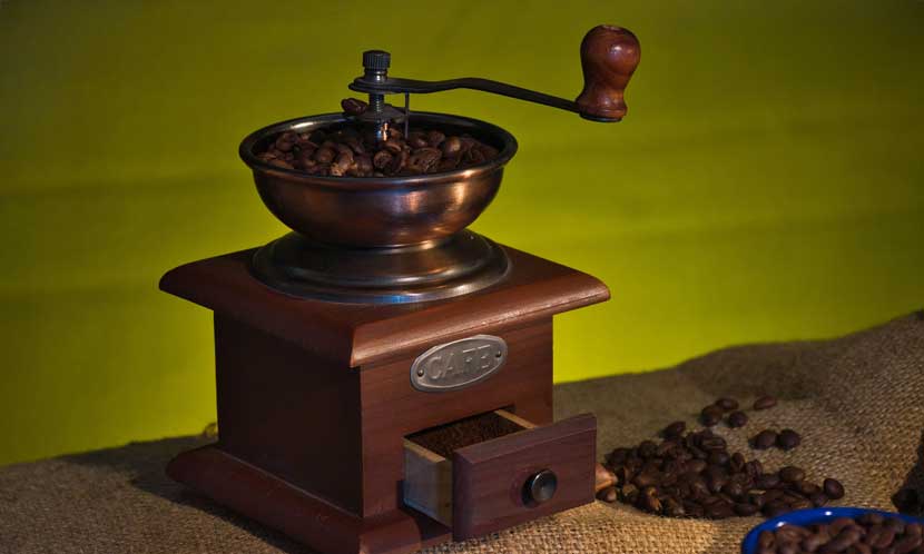 manual-coffee-grinder-min