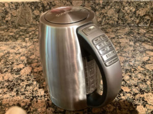 cuisinart-cordless-tea-kettle1-min-300x225