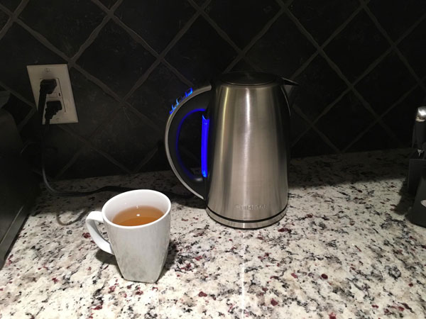 cuisinart-cordless-tea-kettle2-min