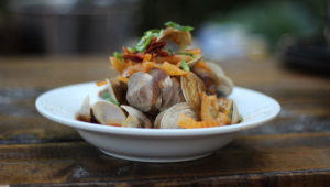clams in plate
