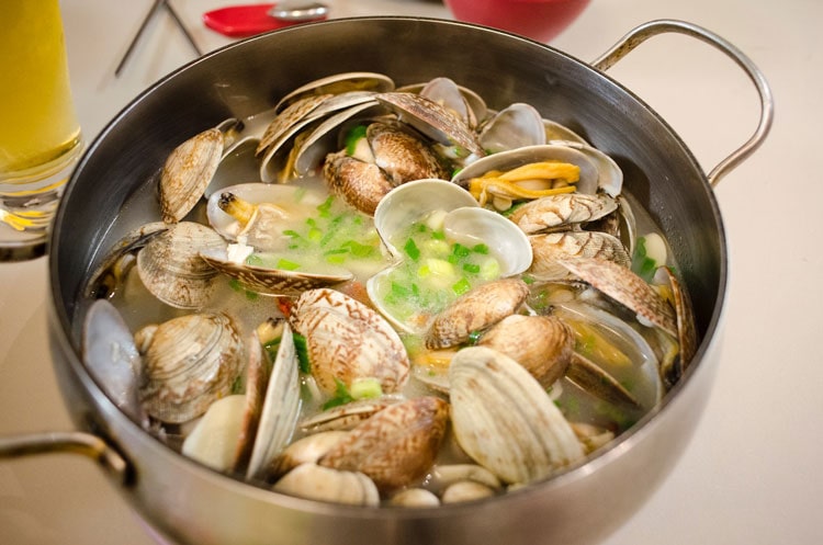 pot-of-clams-min